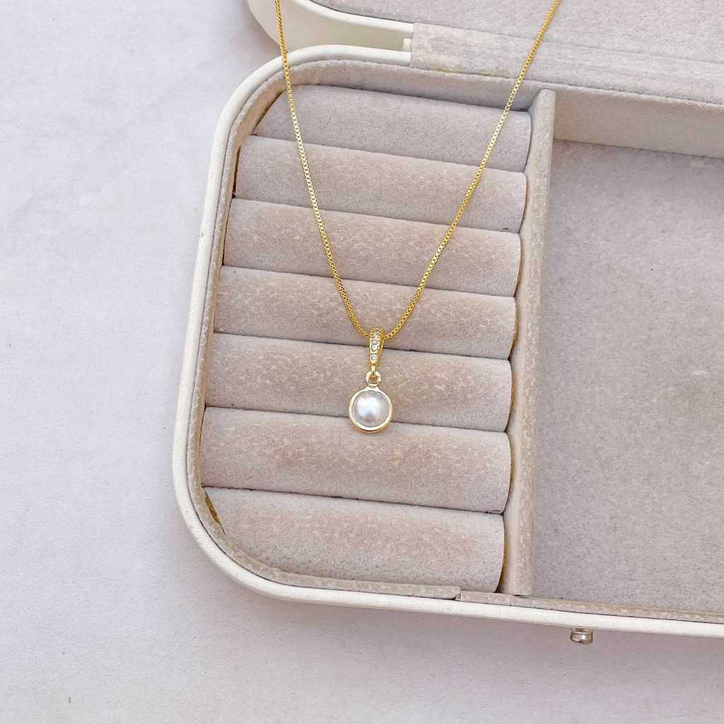 [ SEMI JOIA ] Colar Feminino Pérola Delicada Cravejada (45cm) Banhado a Ouro 18k Alto Padrão