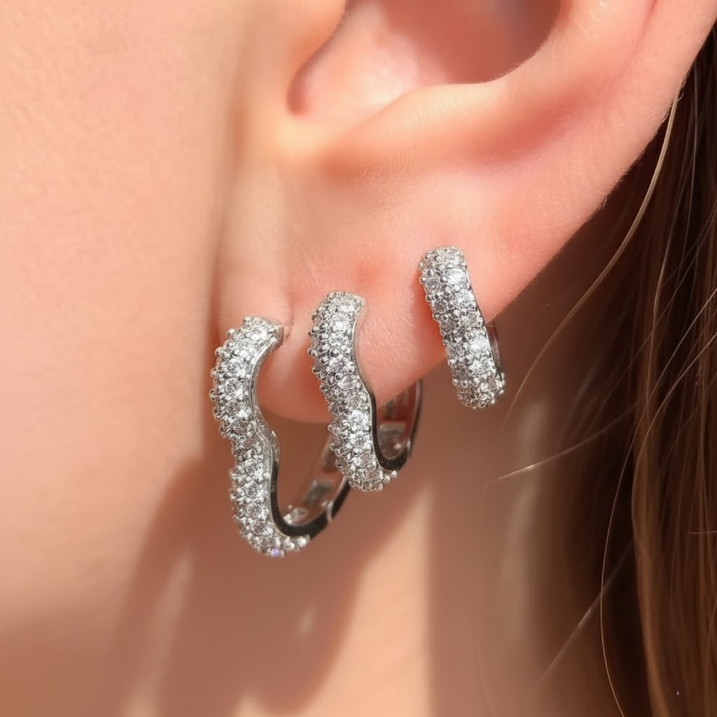 [ SEMI JOIA ] Brincos de Argola Coração Cravejado Zircônia Prata Anti Alérgico Acessórios Femininos Moda